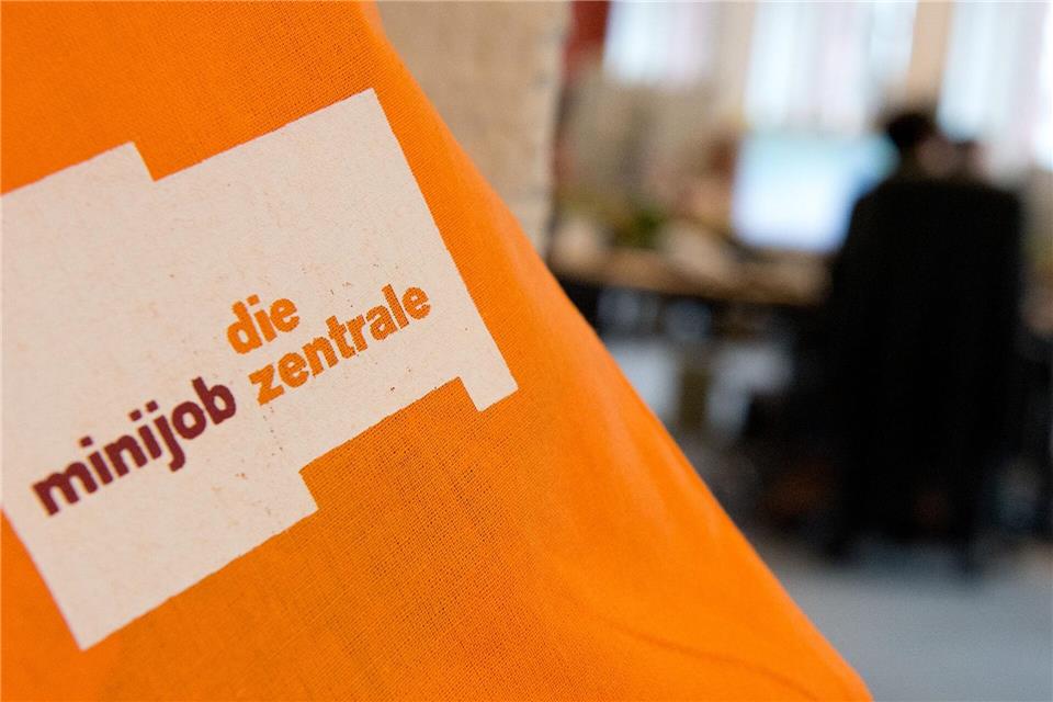 Die Möglichkeit von Minijobs, steuer-und abgabenfrei für die Beschäftigten, soll künftig wegfallen (Archivbild). Marc Tirl/dpa
