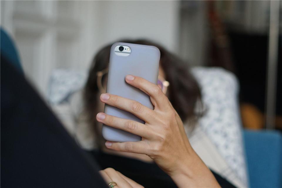 Die Möglichkeiten von KI ruft auch Cyberkriminelle auf den Plan. Sie lassen KI überzeugend formulierte E-Mails erstellen - zu allen möglichen Sachverhalten in allen möglichen Sprachen.picture alliance/dpa