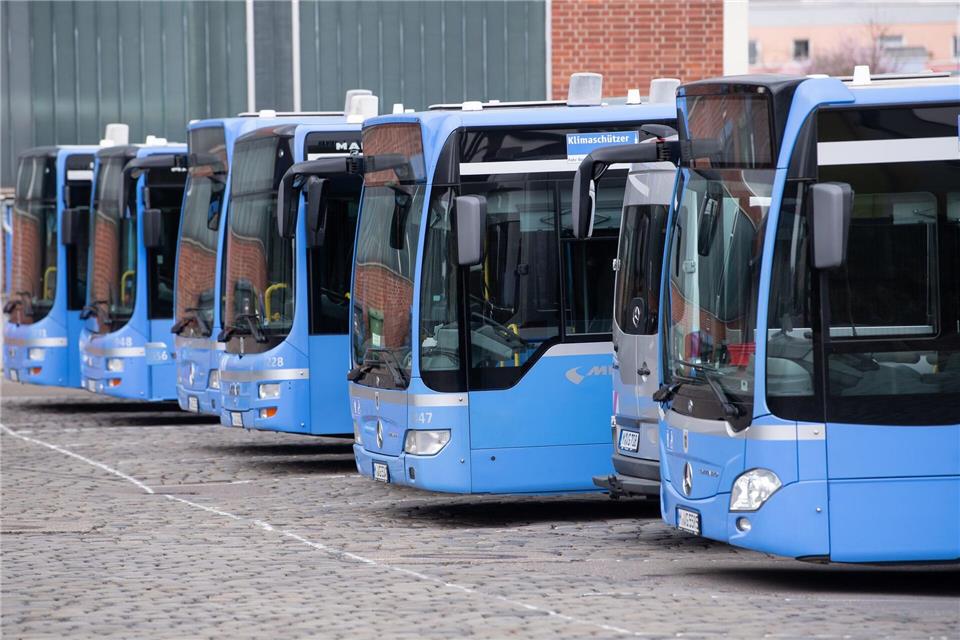 Die Münchner Verkehrsgesellschaft (MVG) wird den automatisiert fahrenden Bus testen. (Symbolbild)Sven Hoppe/dpa