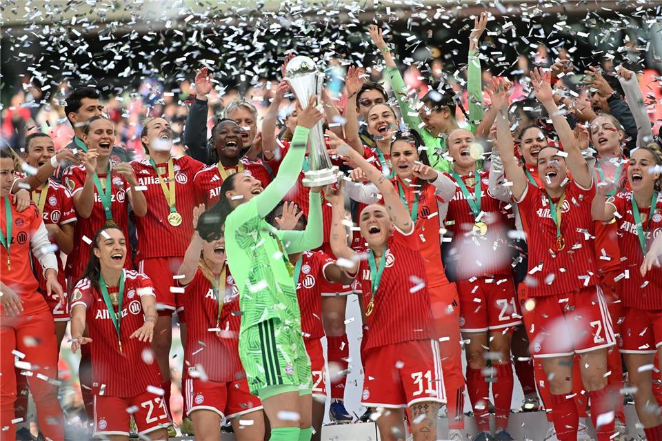 Die Münchnerinnen feiern wieder.Fabian Strauch/dpa