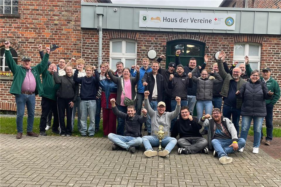 Fanfarencorps Raesfeld wird zweiter beim Frankenpokal Die Musiker sind stolz auf ihre Leistung in Neubrunn.