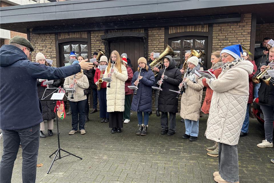 Die Musikkapelle Burlo hat ihre Musiktradition zum Heiligen Abend fortgesetzt.