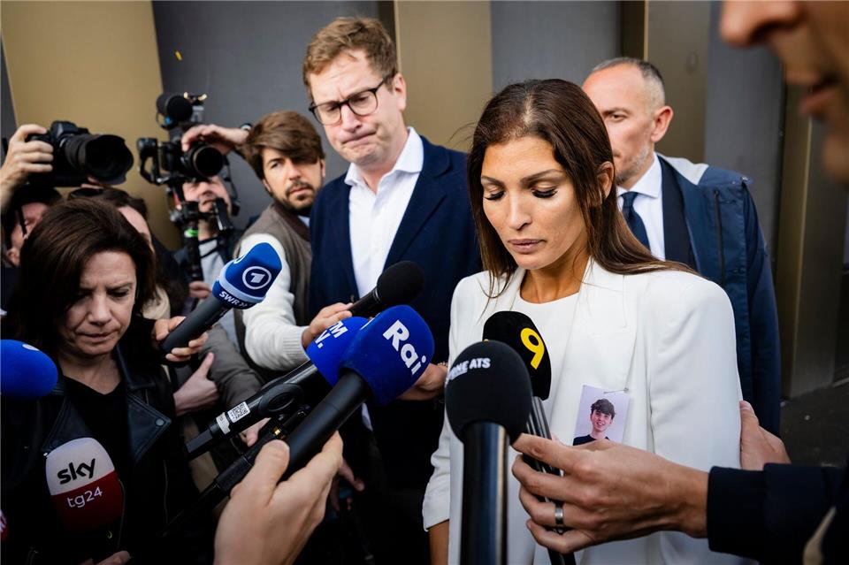 Die Mutter eines Todesopfers will Antworten von den Morettis.Jean-Christophe Bott/KEYSTONE/dpa