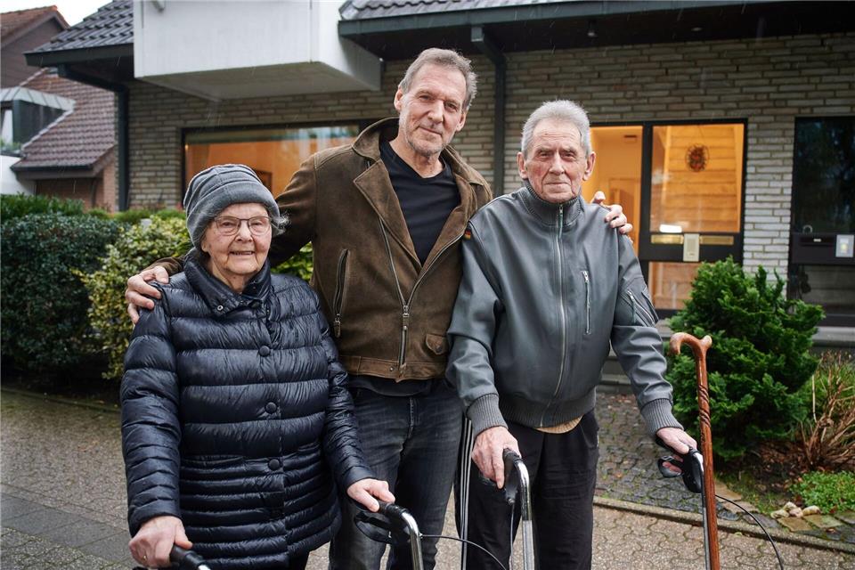 Die Mutter von Schauspieler Ralf Moeller, Ursula (links), ist gestorben. Vater Helmut starb 2022. (Archivbild)Bernd Thissen/dpa