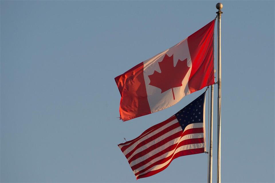 Die Nachbarländer sind wirtschaftlich eng verbunden. (Archivbild)Jonathan Hayward/The Canadian Press/AP/dpa