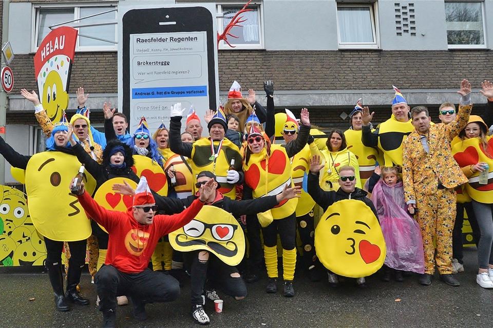Die Nachbarschaft Brökerstegge hat beim jüngsten Rosenmontagszug mitgefeiert. Raesfelder Jecken freuen sich auf den Umzug.
