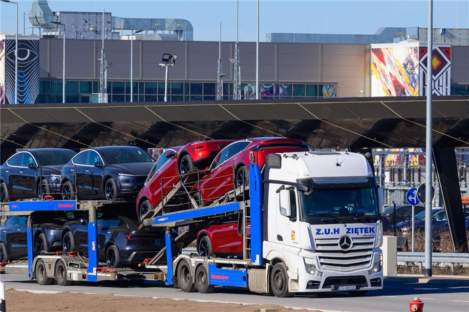Die Nachfrage nach Teslas E-Autos hat im März in Deutschland wieder deutlich zugelegt. (Archivbild)Patrick Pleul/dpa