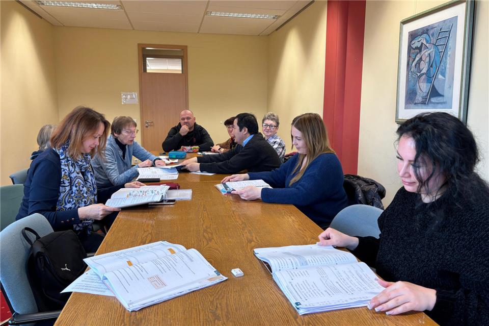 Die Nachfrage nach den ehrenamtlich betreuten Deutschkursen in der Alten Molkerei ebbt nicht ab. Doch die Teilnehmerzahl ist heute kleiner als noch 2015.