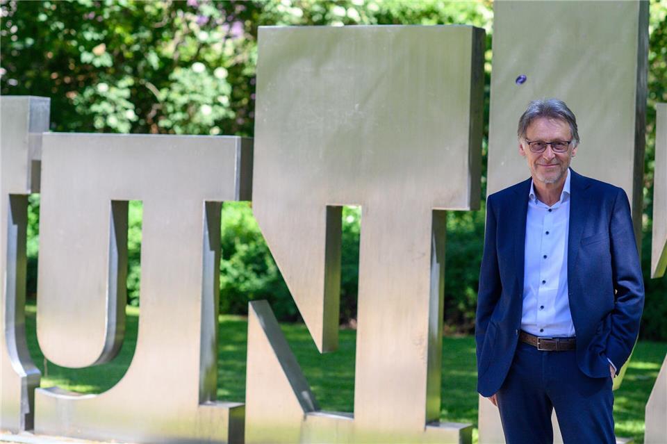 Die Nachfrage nach einem Studium in Deutschland sei unverändert groß, sagte Uni-Rektor Jens Strackeljan. (Archivbild)Klaus-Dietmar Gabbert/dpa