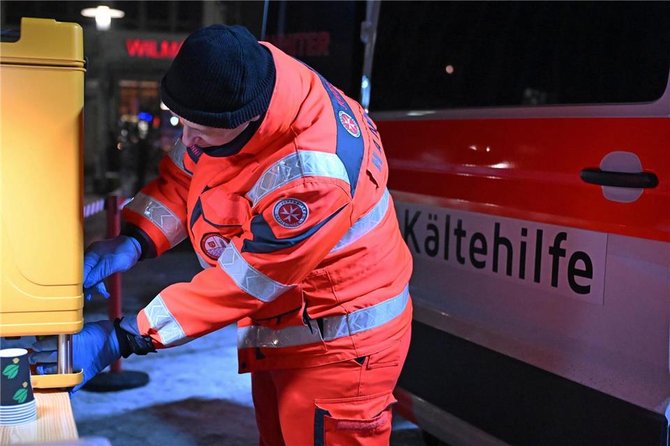 Die Nachfrage nach heißen Getränken und warmen Essen ist diesen Winter gestiegen. (Archivbild)Shireen Broszies/dpa