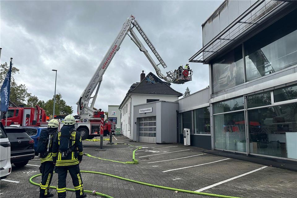 Die Nachlöscharbeiten waren aufwendig. Feuerwehr Mülheim an der Ruhr/dpa