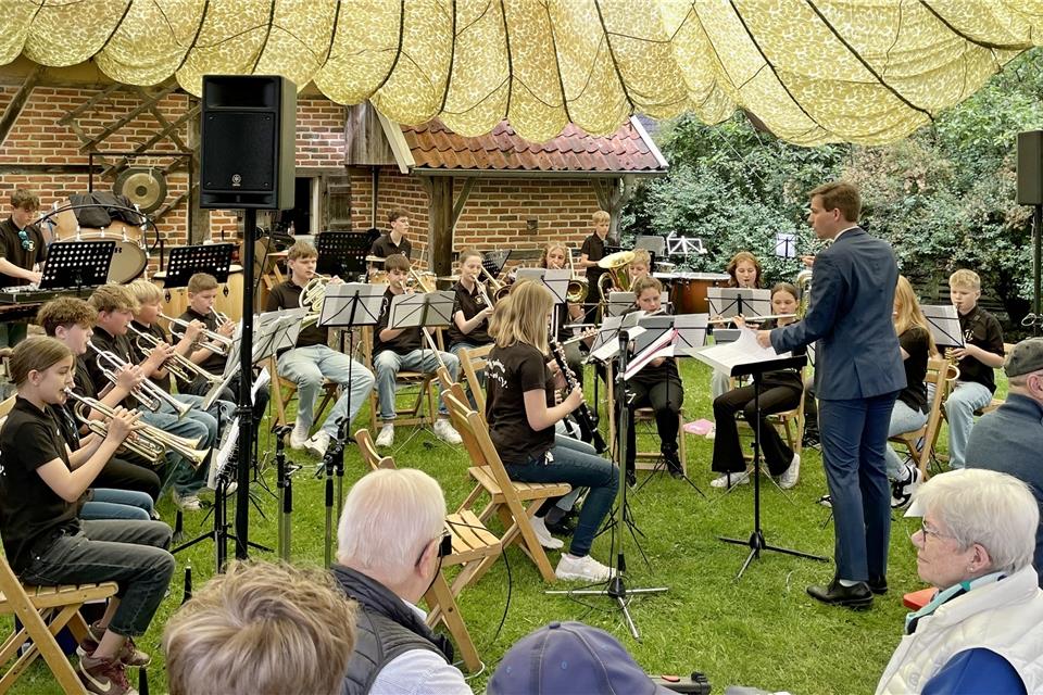 Die Nachwuchsmusiker zeigten unter der Leitung von Robert Unnerstall ihr Können. 