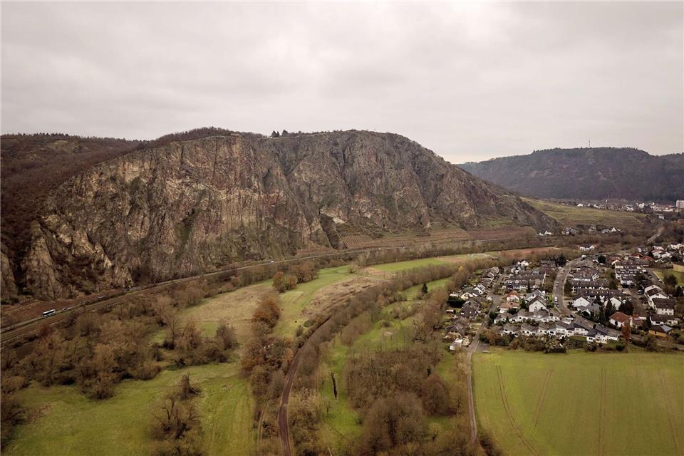 Die Nahe fließt zwischen Bad Münster am Stein-Ebernburg und Bad Kreuznach durch ein Naturschutzgebiet. (Archivbild)Thomas Frey/dpa