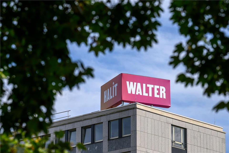 Die Namen schauen in verschiedene Richtungen und treffen sich in einem Winkel von 86 Grad.Swen Pförtner/dpa