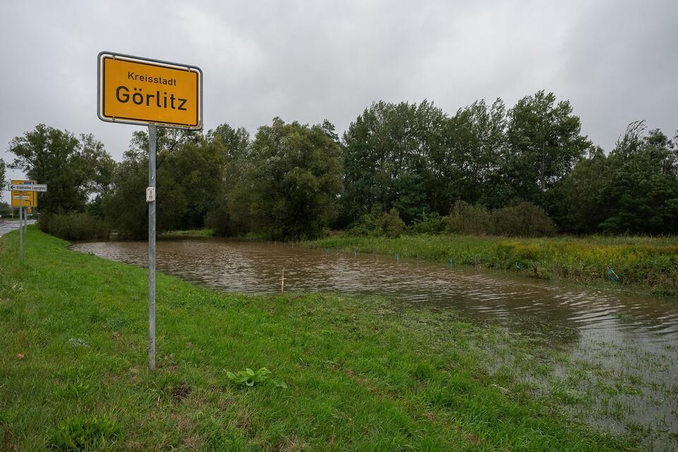 Die Neiße ist in Görlitz über die Ufer getreten.Paul Glaser/dpa