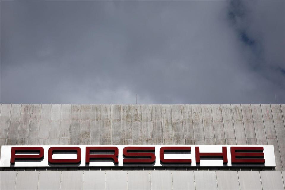 Die Neuaufstellung von Porsche kostet enorme Summen. (Archivbild)Christoph Schmidt/dpa