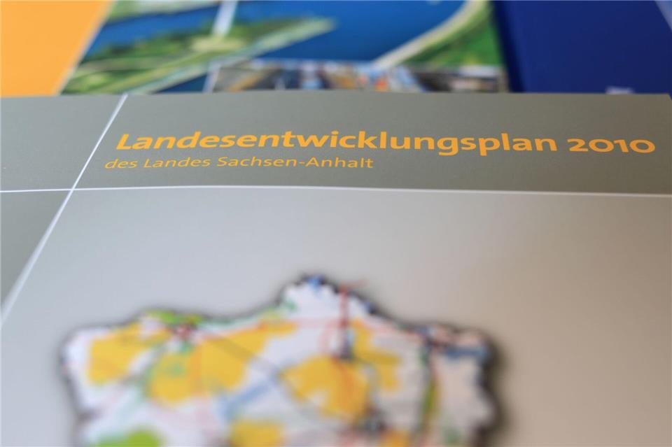 Die Neufassung des Landesentwicklungsplans soll regeln, wofür Flächen im Land künftig vorgesehen sind – etwa für Energieversorgung, Verkehr oder Wirtschaft. (Archivbild)Peter Gercke/dpa-Zentralbild/ZB