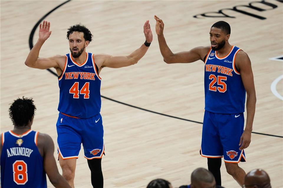Die New York Knicks haben in der Finalserie der NBA nun zwei Heimspiele gegen die San Antonio Spurs. (Archivbild)David J. Phillip/AP/dpa