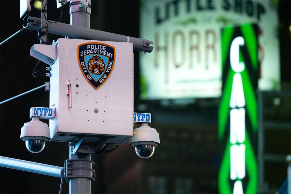 Die New Yorker Polizei sperrte die Gegend um den Unfallort nahe Bryant Park für Stunden ab. (Symbolbild)Sven Hoppe/dpa