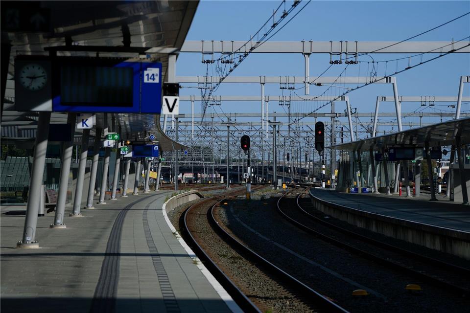 Die Niederlande müssen mehrere Eisenbahnunternehmen auf den Hauptstrecken fahren lassen. (Symbolbild)Peter Dejong/AP/dpa