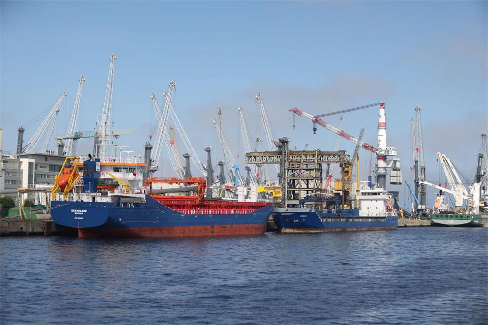 Die Nord-Regierungschefs haben ihre Forderung bekräftigt, dass der Bund seine Finanzmittel für den Ausbau der Häfen deutlich erhöhen müsse. (Archivbild)Danny Gohlke/dpa