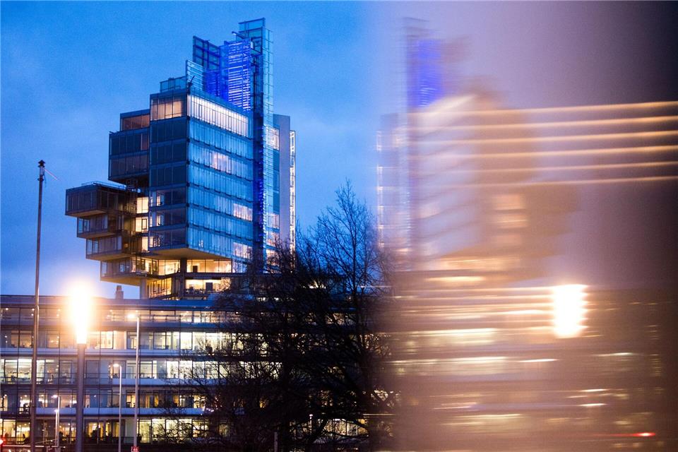 NordLB verdient mehr und sieht Kurs der Sanierung bestätigt Die NordLB meldet steigende Gewinne. Der Sitz in Hannover steht nach Jahren des Umbaus wieder für Stabilität. (Archivbild)Julian Stratenschulte/dpa