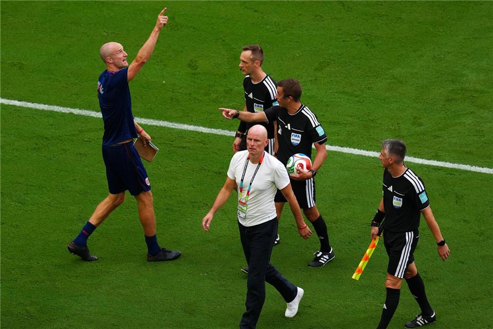 Die Norweger waren der Meinung, der Ball hätte das Kabel in der Luft berührt.Nick Potts/PA Wire/dpa