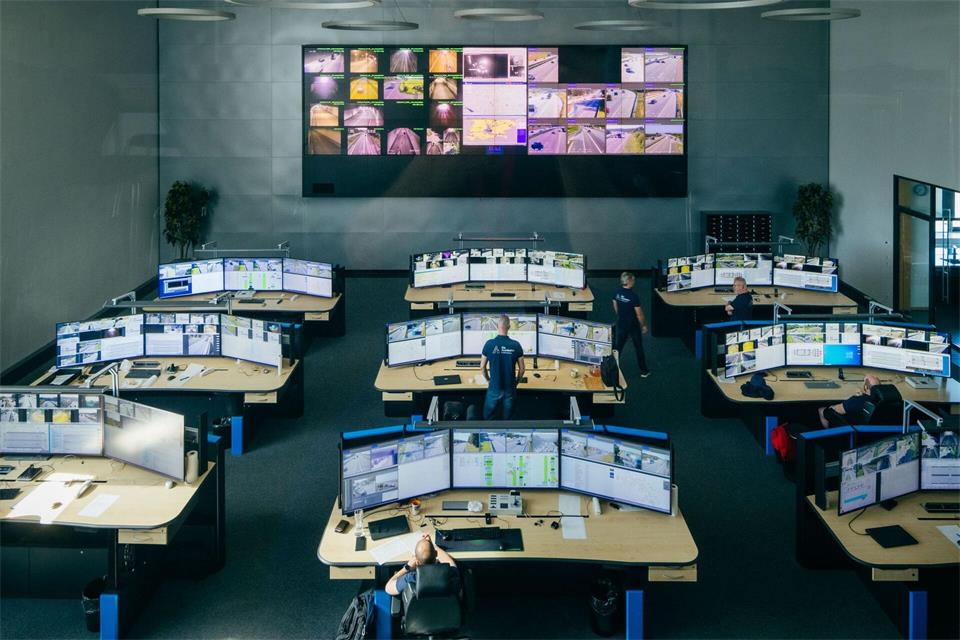 Die Notrufstation stellt die Verbindung zur Tunnelleitzentrale her, übermittelt den Standort und funktioniert auch ohne Mobilfunkempfang.Quirin Leppert/Fernstraßen-Bundesamt/dpa-tmn