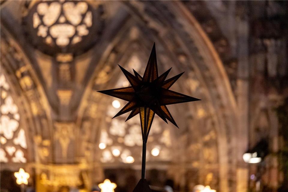 Die Nürnberger Frauenkirche ist festlich erleuchtet. (Archivbild)Daniel Karmann/dpa