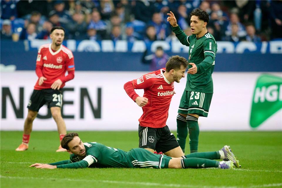 Die Nürnberger kämpften auf Schalke verbissen.Bernd Thissen/dpa