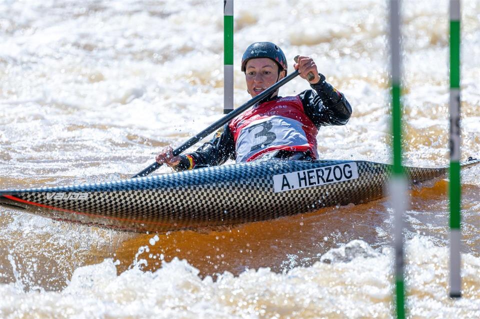 Die Olympia-Dritte von Tokio, Andrea Herzog, holte sich auf ihrer Heimstrecke in Markkleeberg den deutschen Meistertitel. (Archivbild) Hendrik Schmidt/dpa