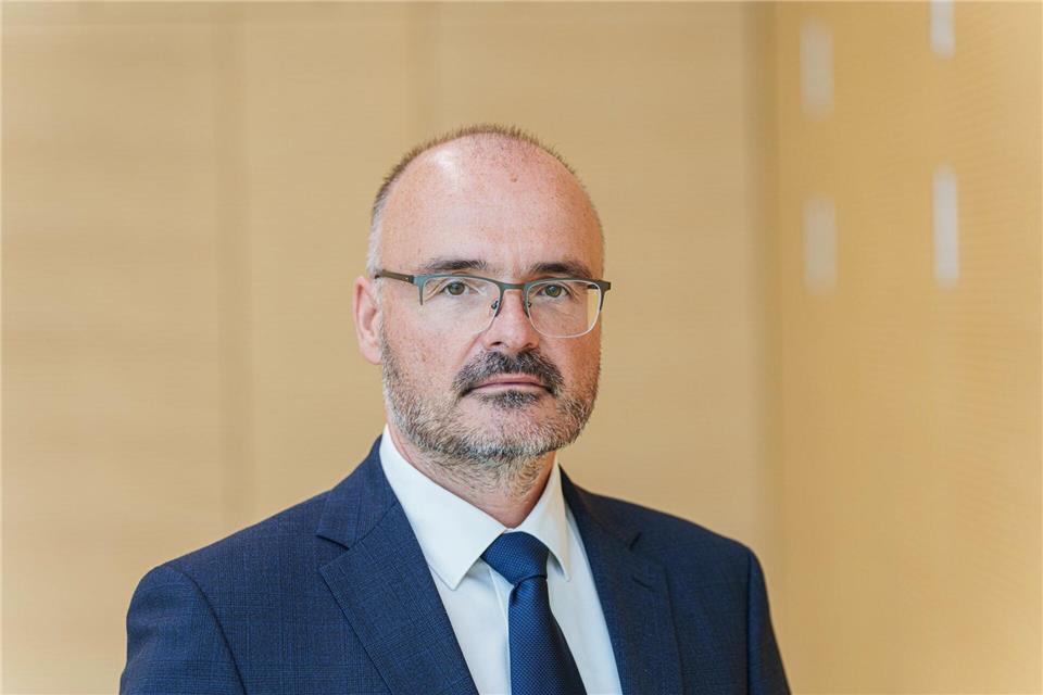 Die Opferschutzorganisation Weisser Ring begrüßt Hessens Initiative für den erweiterten Einsatz von elektronischen Fußfesseln. Andreas Arnold/dpa