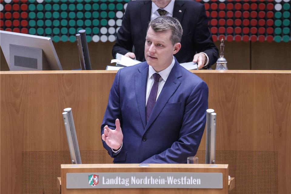 Die Opposition ist nicht zufrieden mit dem Informationsfluss der Regierung zu ihrem Handeln nach dem Solinger Terroranschlag. (Archivbild)Oliver Berg/dpa