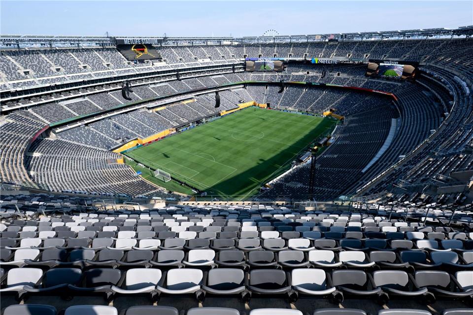 Die Organisatoren in der Region New York und New Jersey haben die Transportkosten für Fans drastisch gesenkt.Sven Hoppe/dpa