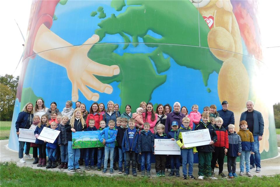 Die Organisatoren von Rock am Rad haben den Erlös des Festivals gespendet. 27.000 Euro gingen an vier Schulen im Umfeld.