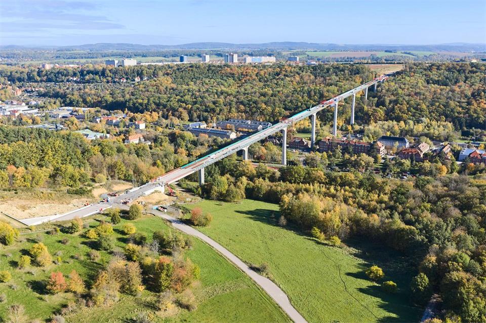 Die Ortsumgehung sollte ursprünglich bereits 2022 fertiggestellt werden.Robert Michael/dpa