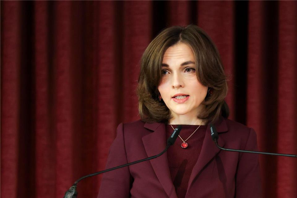 Die Ostbeauftragte Elisabeth Kaiser sieht Veränderungsbereitschaft in Deutschland, aber sie sorgt sich um Ungleichheit und Demokratieskepsis. (Archivbild)Jan Woitas/dpa