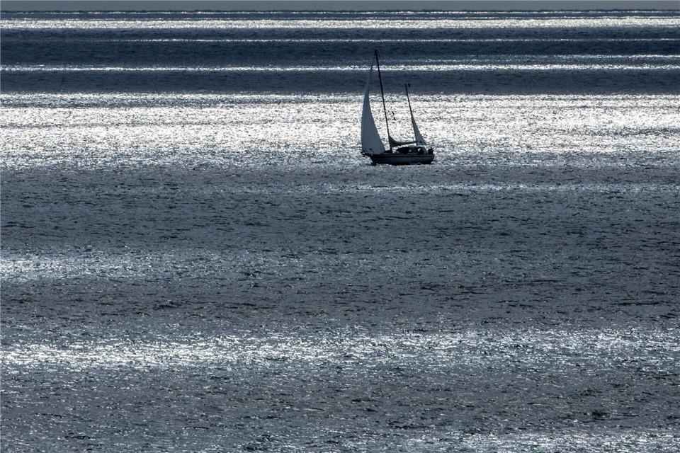 Die Ostsee erhitzt sich fast dreimal so schnell im Vergleich zum globalen Durchschnitt. (Symbolbild)Jens Büttner/dpa
