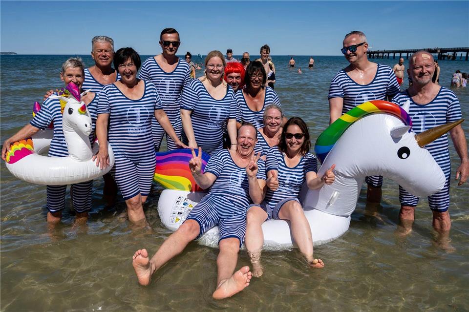 Die Ostsee war deutlich kühler als die Frühlingsluft. Stefan Sauer/dpa