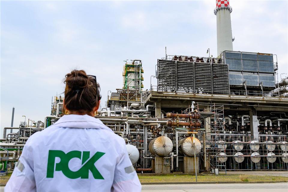 Die PCK-Raffinerie bekommt nach dem Ausfall kasachischen Öls eine Lieferung über Polen. (Archivbild)Patrick Pleul/dpa
