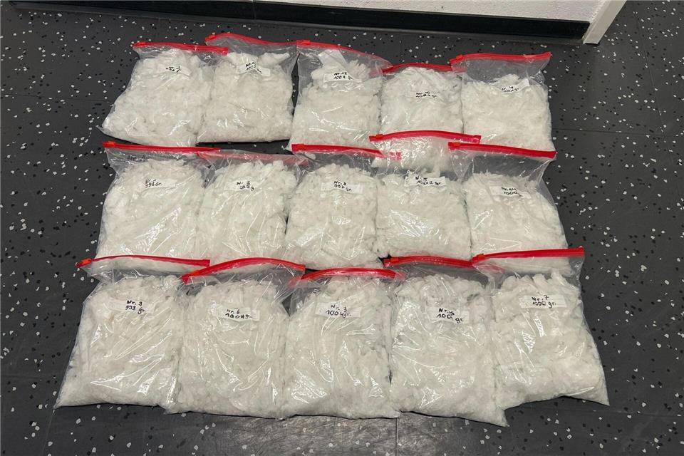Die Päckchen mit 15 Kilo Crystal Meth haben laut Zoll einen Straßenverkaufswert im oberen sechsstelligen Bereich.-/Hauptzollamt Bielefeld/dpa