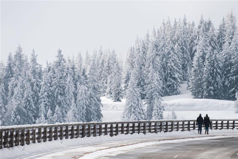 Die Panoramastraße ist ein bekanntes Fotomotiv – und auch zum Driften bei Schnee beliebt. (Symbolbild)Lino Mirgeler/dpa