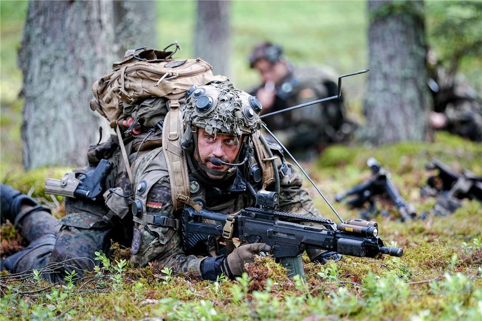 Die Panzergrenadiere arbeiten sich vor.Kay Nietfeld/dpa