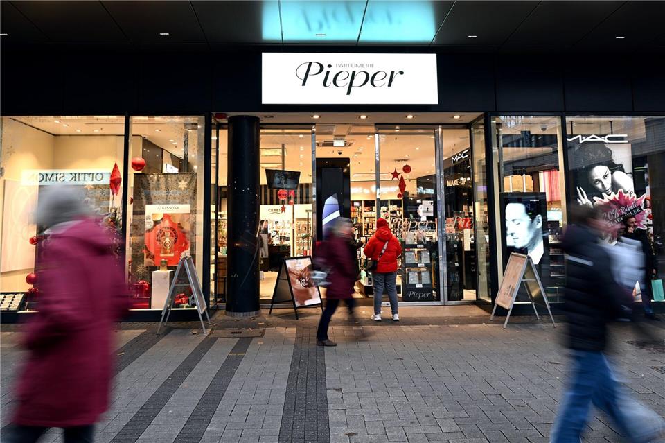 Die Parfümerie Pieper hat mehr als 100 Filialen in Deutschland.Federico Gambarini/dpa