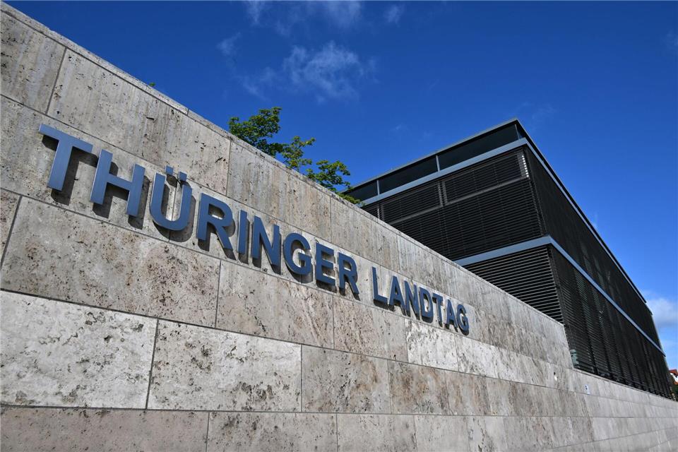 Die Parlamentarier wollen die Arbeit des Verfassungsschutzes unter die Lupe nehmen. (Symbolbild)Martin Schutt/dpa
