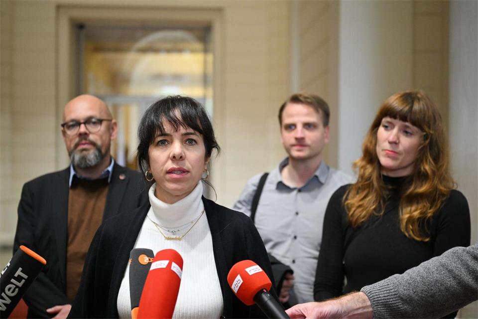 Die Partei- und Fraktionsspitze der Berliner Linken will eine Koalition mit Grünen und SPD schmieden.Soeren Stache/dpa