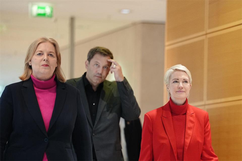 Die Parteispitze lobt die Aufholjagd der SPD in MV.Kay Nietfeld/dpa