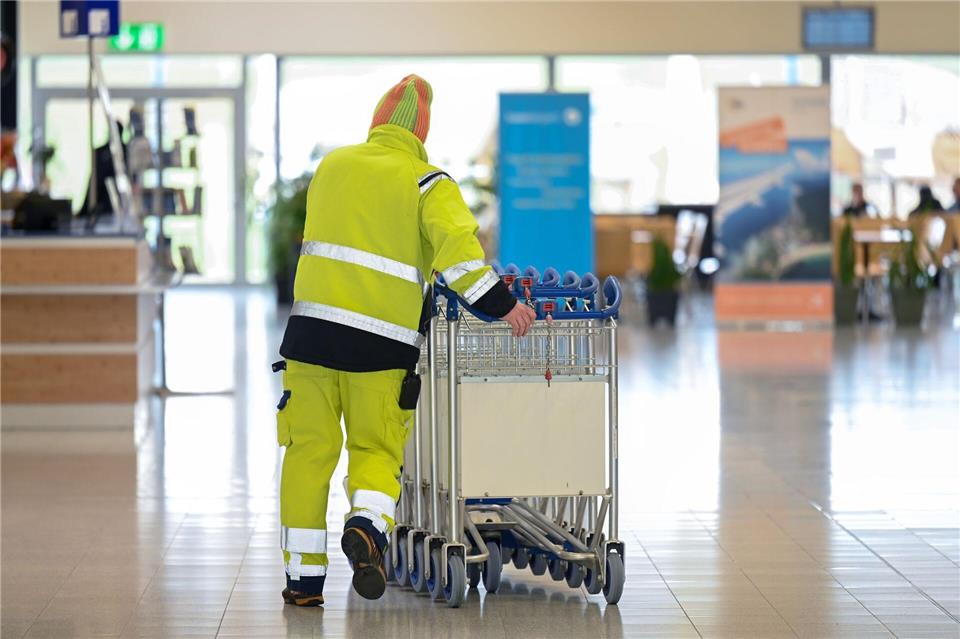 Die Passagierzahlen liegen seit Jahren unter der ursprünglichen Prognose. (Archivbild)Uwe Zucchi/dpa