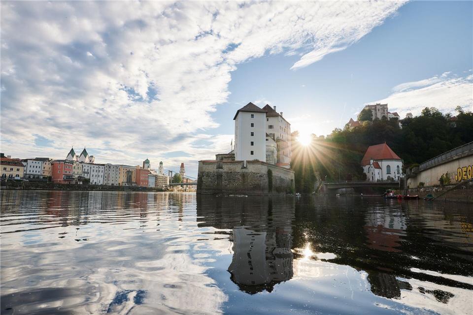 Die Passauer Altstadt ist ein beliebtes Ziel für Flusskreuzfahrten (Symbolbild)  Tobias Köhler/dpa