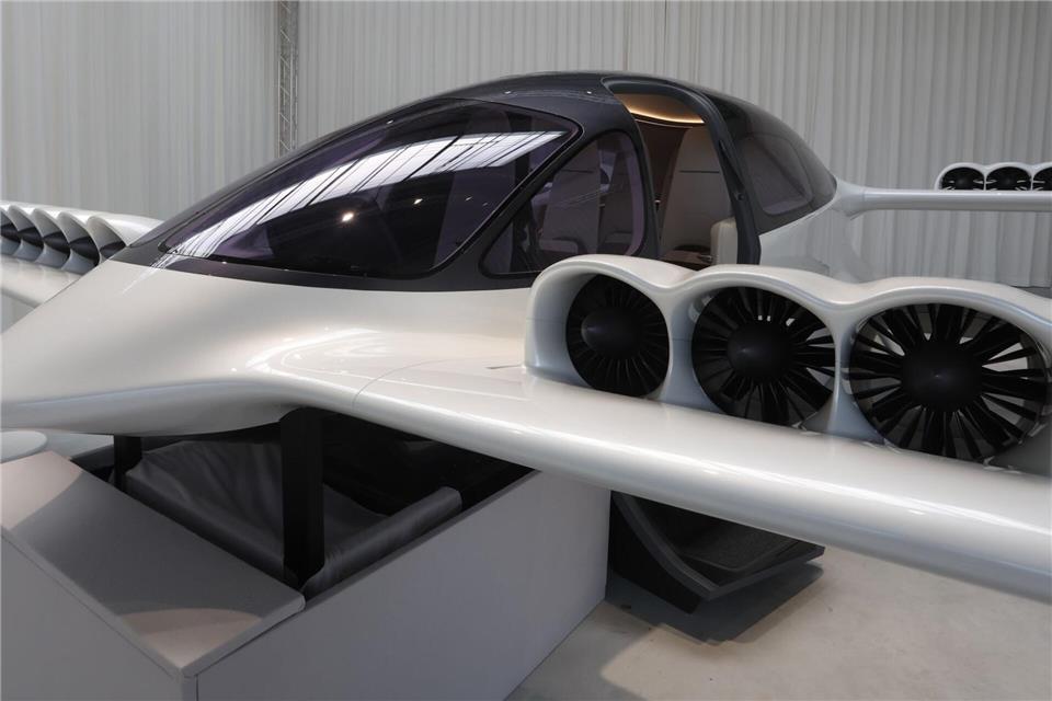 Lilium-Patente an US-Konkurrenz verkauft Die Patente für das einst mit großen Ambitionen gestartete Flugtaxi-Projekt Lilium sind nun aus der Insolvenzmasse heraus in die US-Konkurrenz verkauft worden. Karl-Josef Hildenbrand/dpa